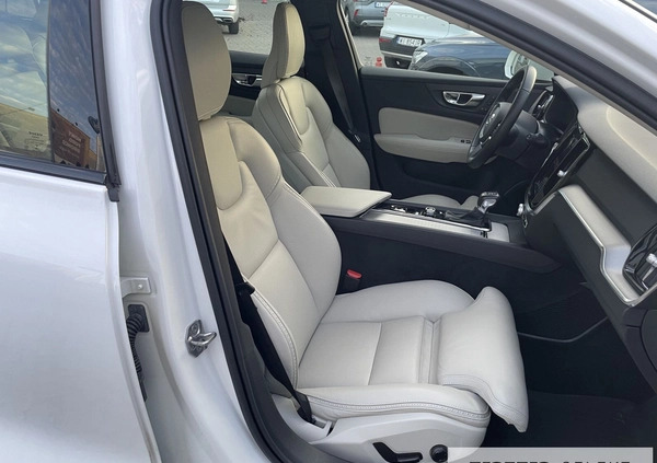 Volvo V60 Cross Country cena 144900 przebieg: 128990, rok produkcji 2019 z Warszawa małe 596